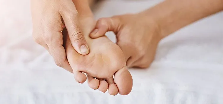 reflexology 750x350 1 jpg